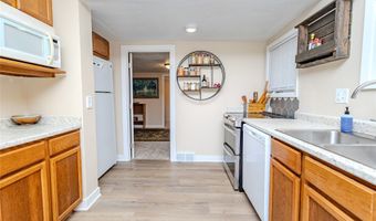 815 Grove St, Adel, IA 50003