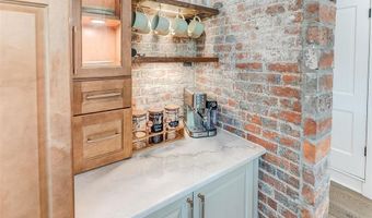 2367 Central Ave, Alton, IL 62002
