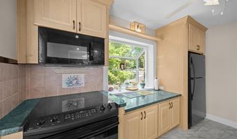 711 Riverview Dr, Alton, IL 62002