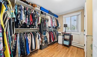 200 Merrick Rd R, Amityville, NY 11701