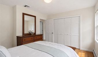 136 Holly Hills Ln, North Kingstown, RI 02874