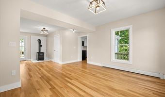 33 Brookline St, Abington, MA 02351
