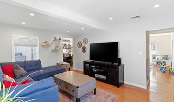45 Compton St, Belford, NJ 07718