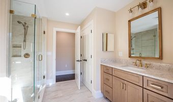 7 Dennell Dr, Lincoln, RI 02865
