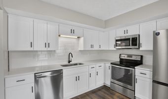 2425 Dunsworth Dr, Columbus, OH 43235