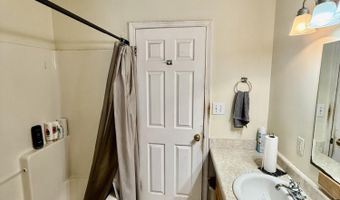 658 Union St, Bay St. Louis, MS 39520