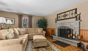58 CRESTVIEW Dr, Appleton, WI 54915