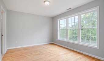 2 Oak Meadows Dr 102, Brookfield, CT 06804