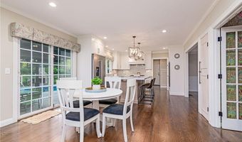 36 Beauchamp Dr, North Kingstown, RI 02874