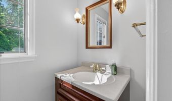 3 Fenway Dr, Albany, NY 12211