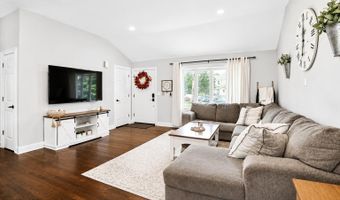 469 East Rd, Belford, NJ 07718