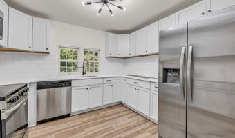 49 Old Middle Rd, Brookfield, CT 06804