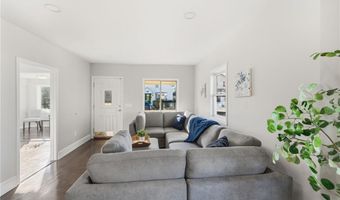 10 Woburn St, Cranston, RI 02910