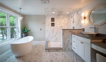 136 Aldrich Rd, Glocester, RI 02857