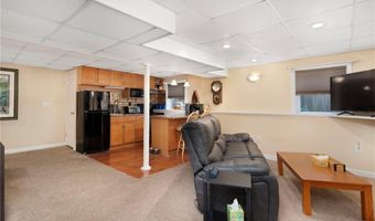 16 Taylor Ln, Warwick, RI 02886