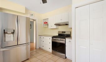 6 Conway Dr, Barrington, RI 02806