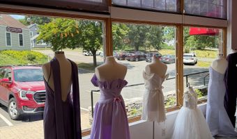 51 E Main St, Avon, CT 06001