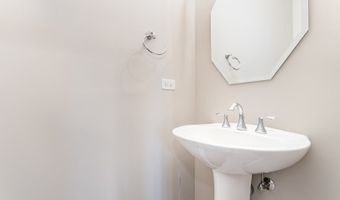 253 Masters Dr, Addison, IL 60101