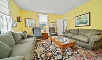 43 Poplar St, Newport, RI 02840