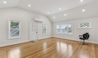 9 Country Pkwy, North Providence, RI 02911