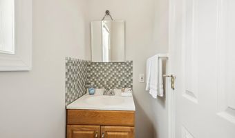 6442 HOLYOKE Dr, Annandale, VA 22003