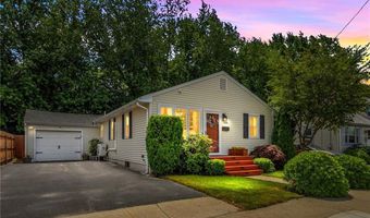 1958 Cranston St, Cranston, RI 02920