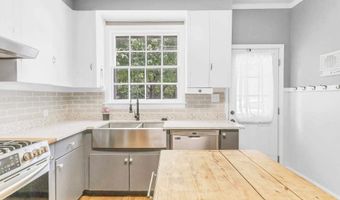 215 E Pine St, Atmore, AL 36502
