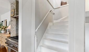 15 Berwick Pl, East Providence, RI 02916