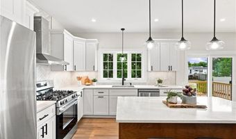50 Planet Ave, East Providence, RI 02915