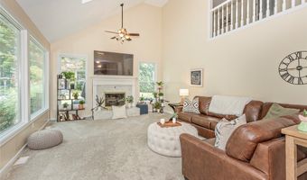 225 Linwood Ln, Aurora, OH 44202