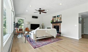2 Buckingham St, Barrington, RI 02806