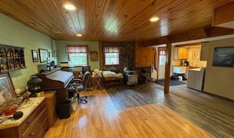 827 Wolf Creek Ln, Appomattox, VA 24522