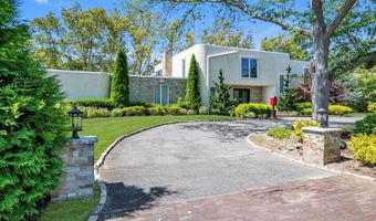 10 Macy Dr, Hewlett Bay Park, NY 11557