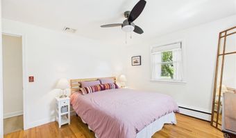 65 Bayberry Ln, East Greenwich, RI 02818
