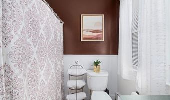 23 Vernon Ave 1, Newport, RI 02840