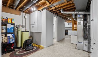 108 12th Ave SW, Altoona, IA 50009