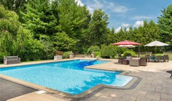 81 Crest Dr, Cranston, RI 02921