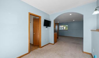 220 S Augusta Ave, Brandon, SD 57005
