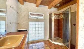 34 Varos Rd, Arroyo Hondo, NM 87571