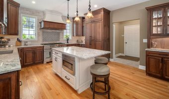 35 Shinnecock Hills Dr, Albany, NY 12205