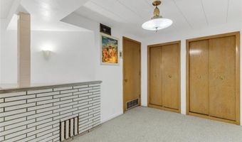 4359 Mohegan Dr, Affton, MO 63123