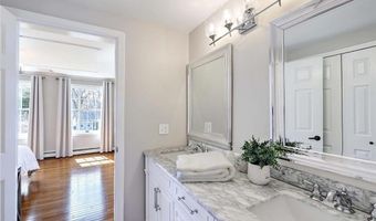 17 Mosher Dr, Barrington, RI 02806
