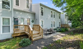 32 Glenview Dr 32, Cromwell, CT 06416