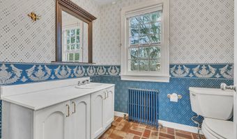 911 Middletown Lincroft Rd, Middletown, NJ 07748