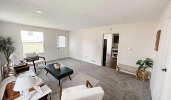 206 8th St, Alton, IA 51003