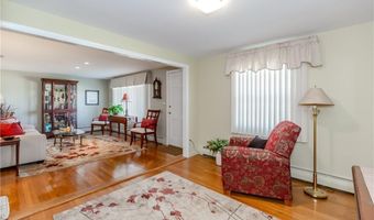 17 Woodview Dr, Cranston, RI 02920