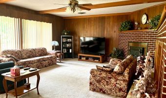 1203 Oak Ave, Aurora, MO 65605