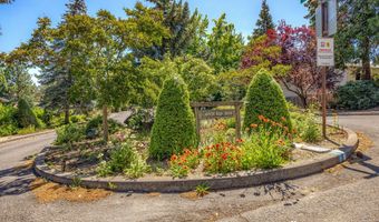 1011 Canyon Park Dr, Ashland, OR 97520