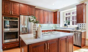 4831 26TH St N, Arlington, VA 22207