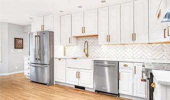 11 Pequot Ln, Hopkinton, RI 02804
